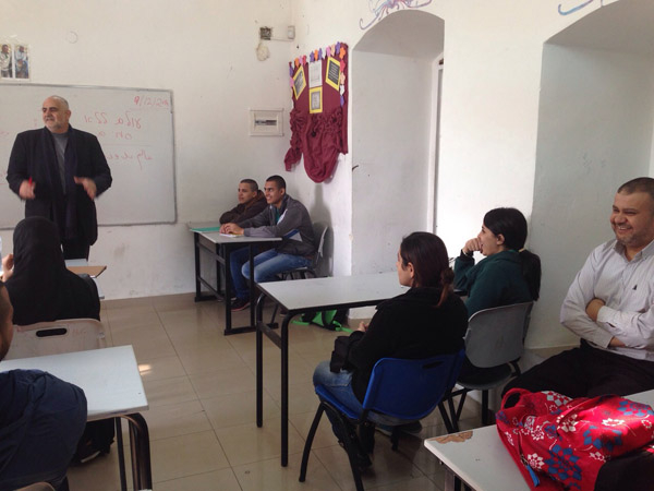 بالصور: الاهلية في الرملة تستضيف محاضرات تحذر من مخاطر السموم والكحول